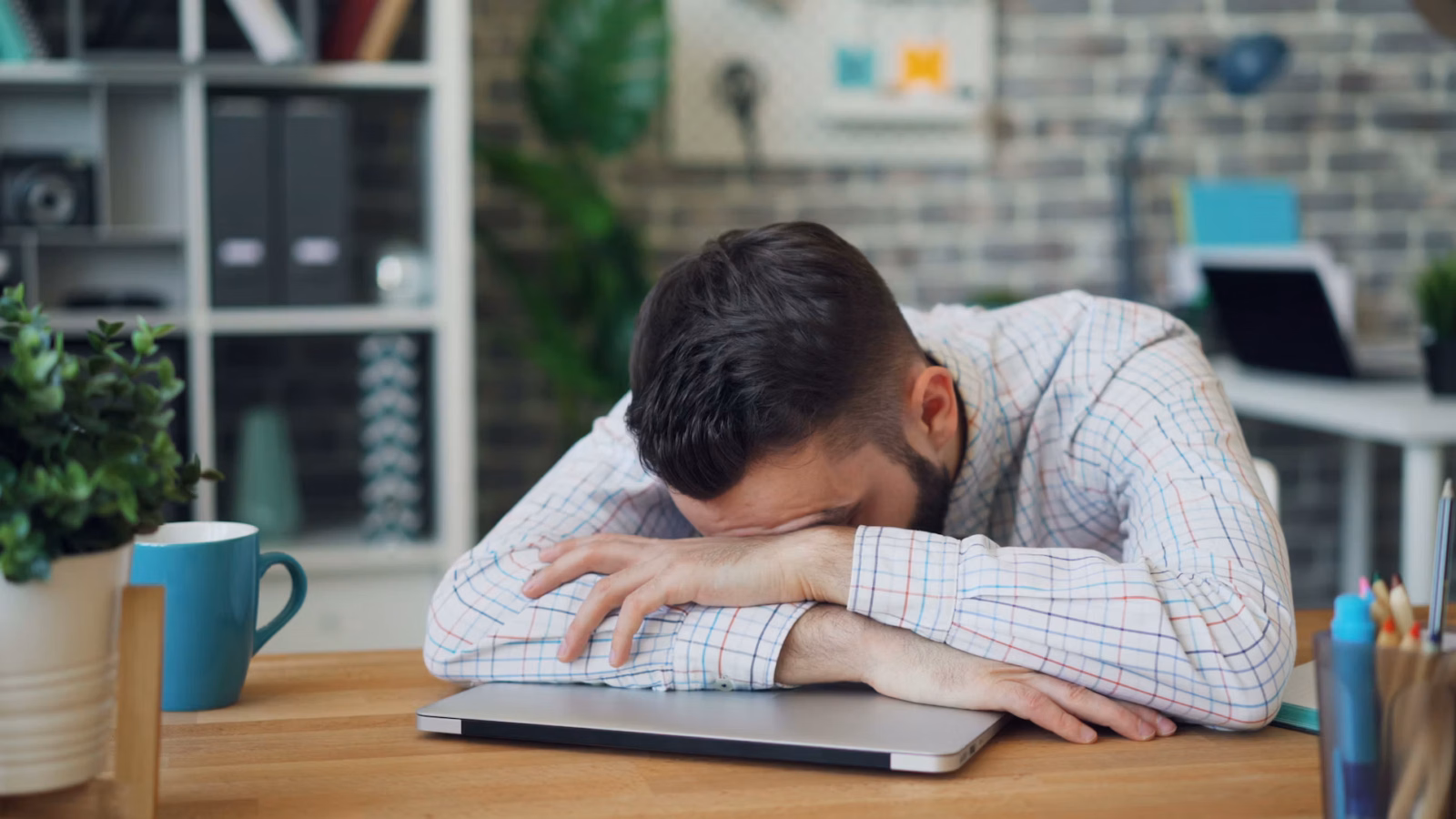 Scientists Confirm That People Who Stay Up Late Are Tired the Next Day